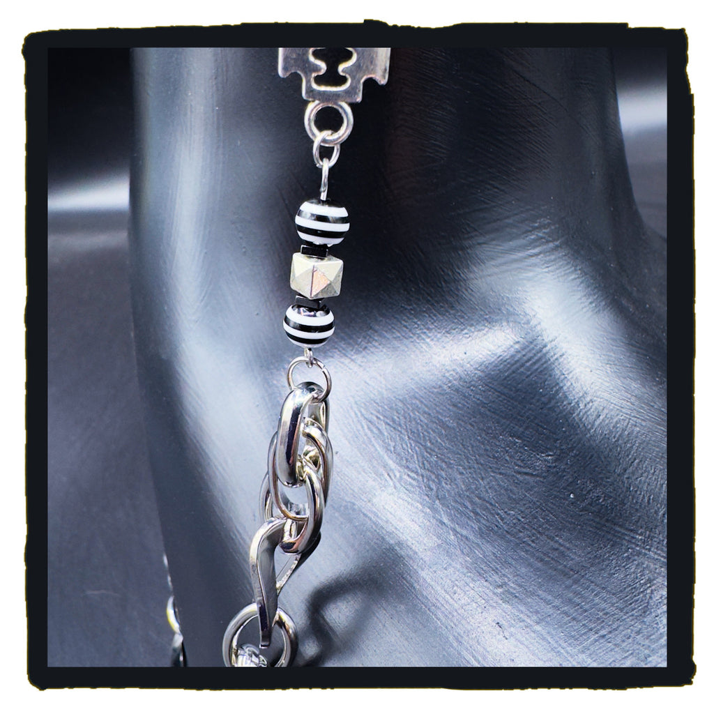 Headcase eyewear chain