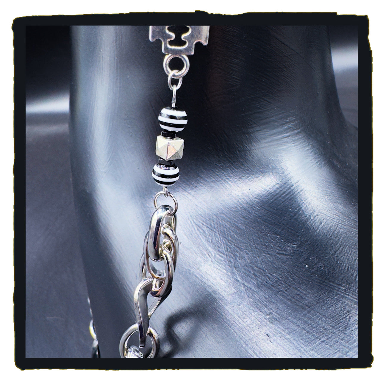 Headcase eyewear chain
