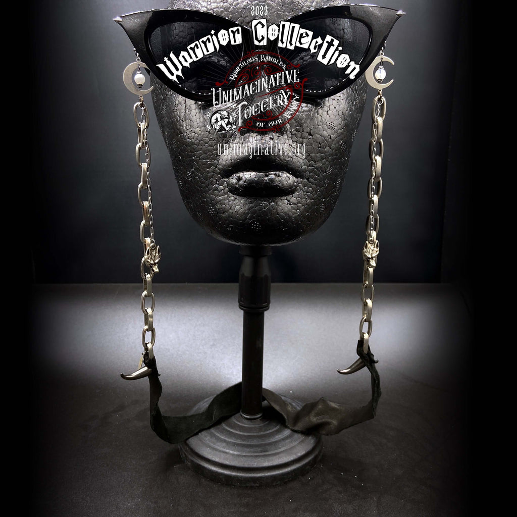 The Lycaconia eyeglass chain