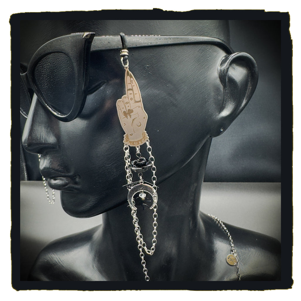 These Magic Hands eyewear chain