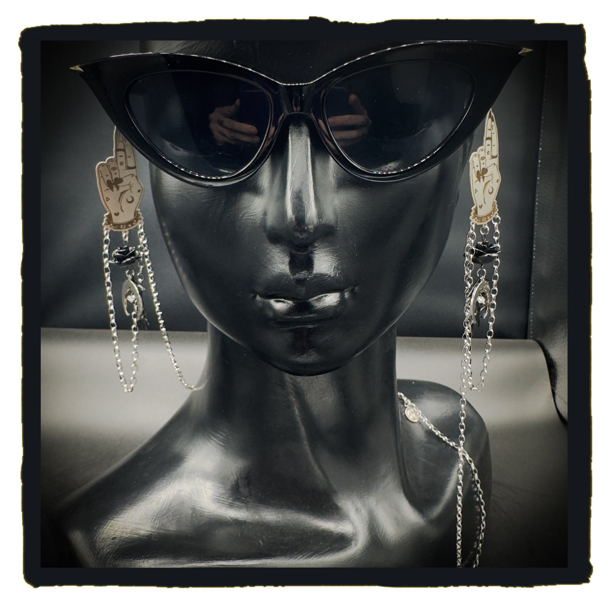 These Magic Hands eyewear chain